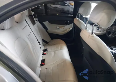 2016 Mercedes-Benz C 300 Sport 4Matic/Luxury 4Matic/4Matic z USA, uszkodzony, nr VIN 55SWF4KB5GU157225